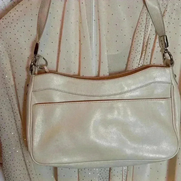 Liz Claiborne Cream Leather Hobo Style Purse, Clean, Excellent Condition - Picture 4 of 13
